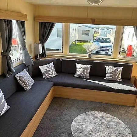 15 Maple Rise Hotel *